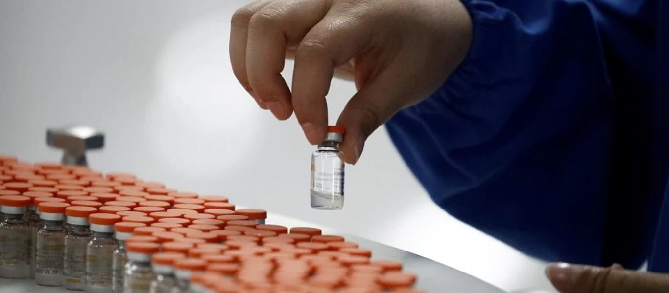 O FDA ενέκρινε και τυπικά το εμβόλιο της Pfizer-BionTech